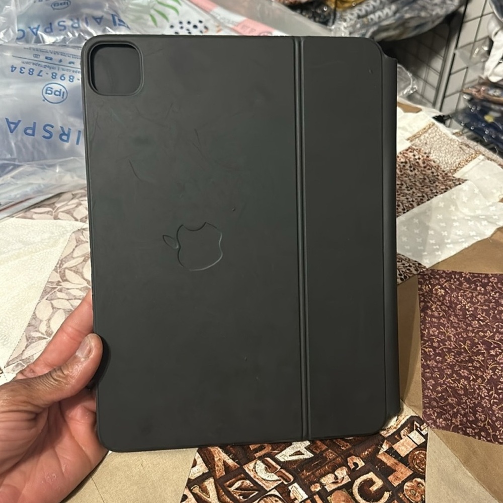 Apple Black Keyboard Case for Tablets - Picture 2 of 9